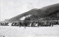 Rakouské vojsko tábořící u Dunaje