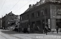 Náletem bombardérů zničené domy v Plzni