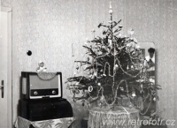 Vánoční stromek a rádio